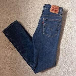 Levi’s ripped wedgie straight jeans